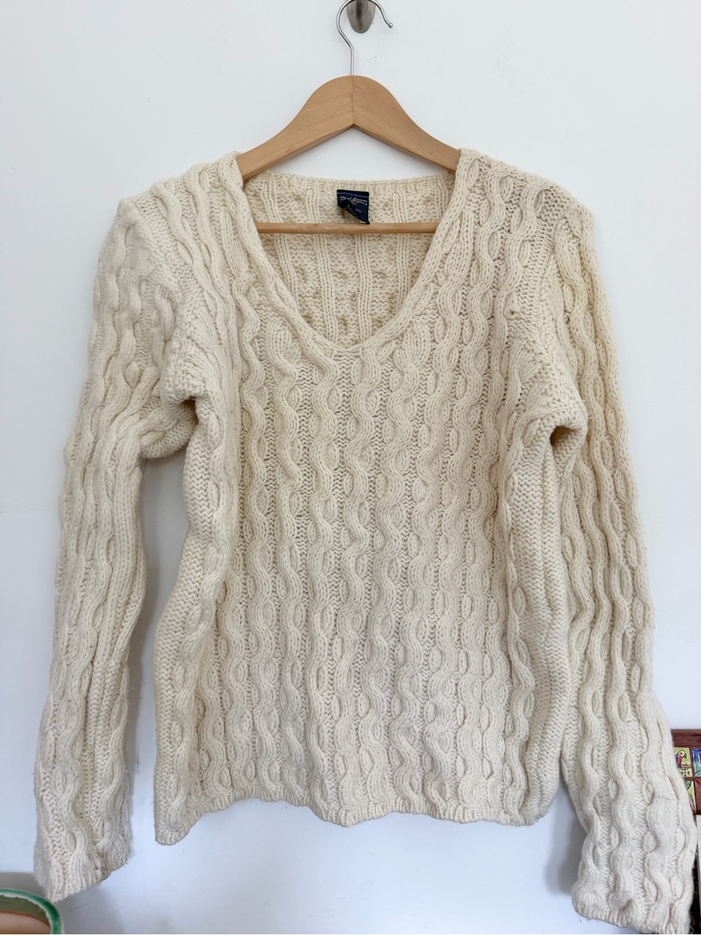 Paul James Classic Cable Knit 100% Wool V-Neck Sweater Made in England Cream L